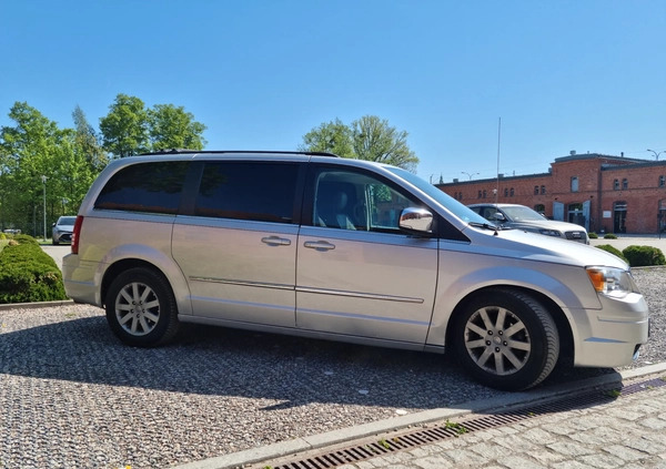 Chrysler Town &amp; Country cena 32000 przebieg: 270000, rok produkcji 2010 z Olsztyn małe 667